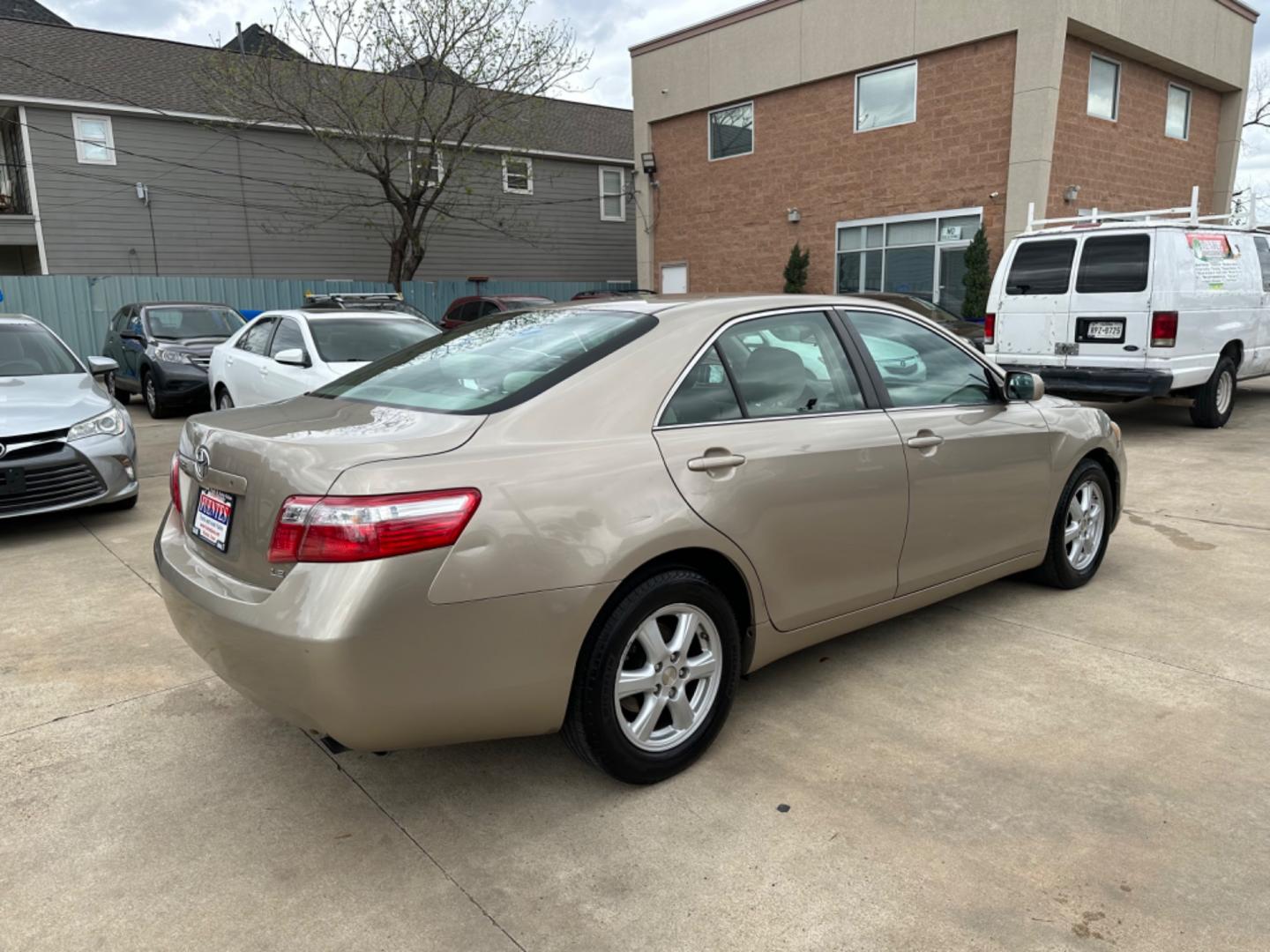 2007 Beige /Beige Toyota Camry LE (4T1BE46K47U) with an 2.4 engine, Automatic transmission, located at 1501 West 15th St., Houston, 77008, (713) 869-2925, 29.797941, -95.411789 - Photo#2